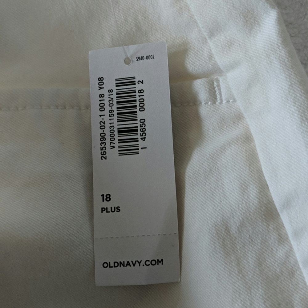 White Bermuda Shorts - 6"inseam - Picture 5 of 5